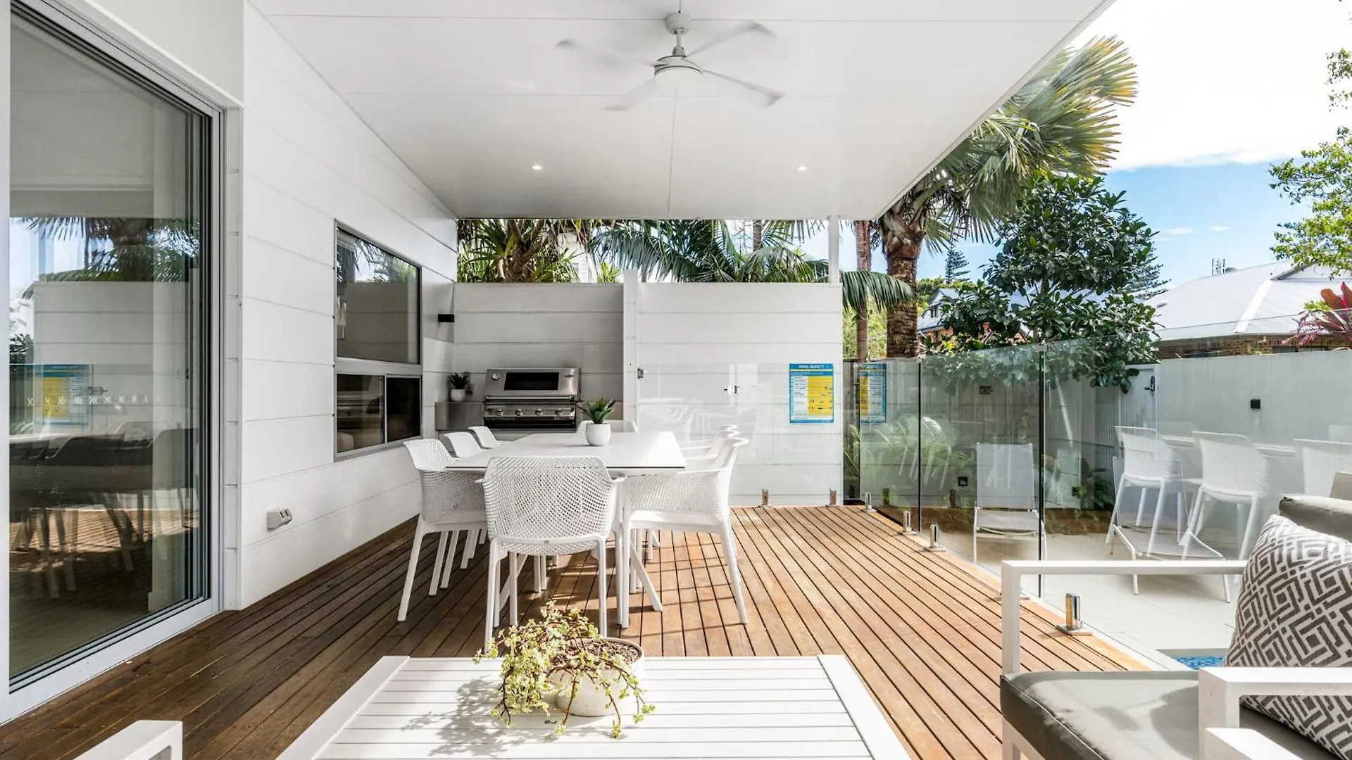 Fat Frog Beach Houses Byron Bay