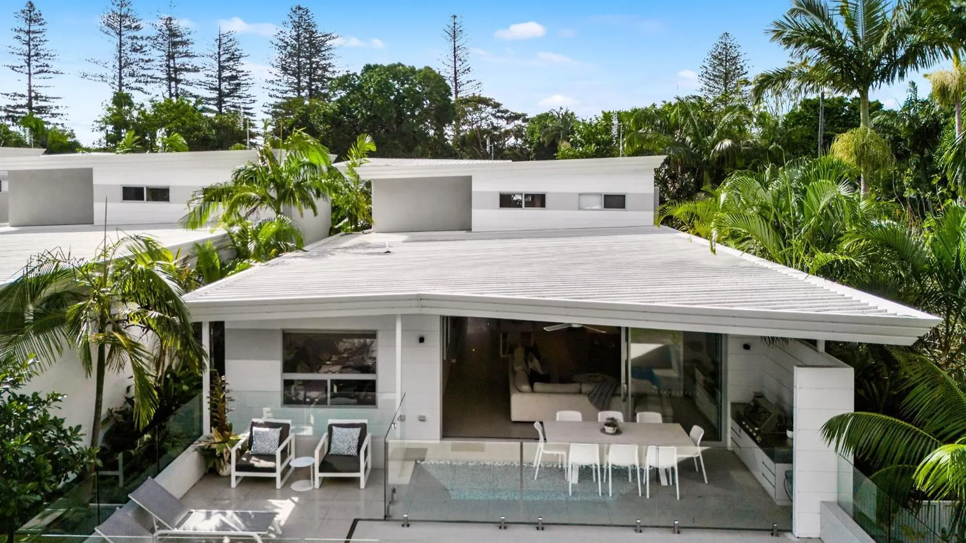 Fat Frog Beach Houses location