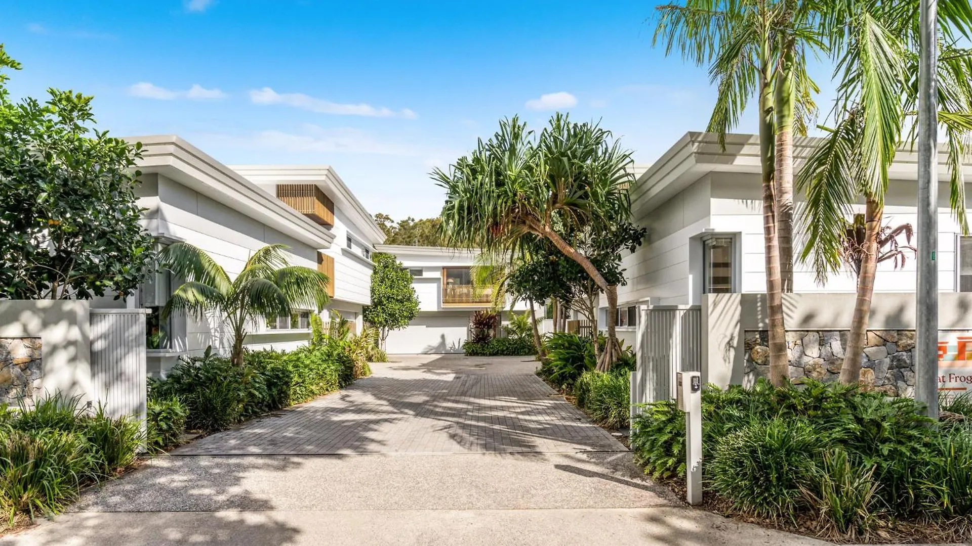 Fat Frog Beach Houses Byron Bay